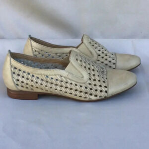 Latigo Women’s Folly Beige Woven Leather Slip on Loafer Size 8